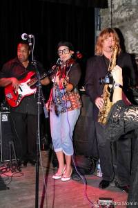 998784_609363492449712_35221773_n