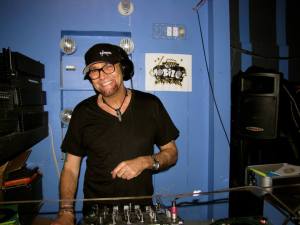 1463068_10201738187749282_1653288488_n